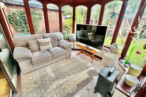 15 Caernarvon Way, Dudley, DY1 2TR