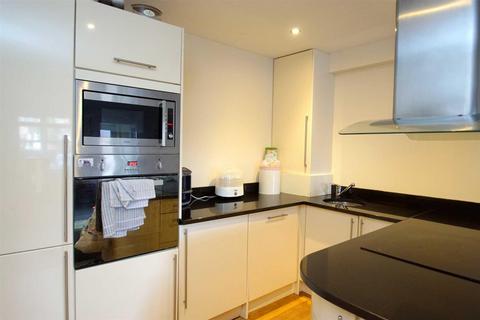 2 bedroom apartment to rent, Cross Street, Leeds