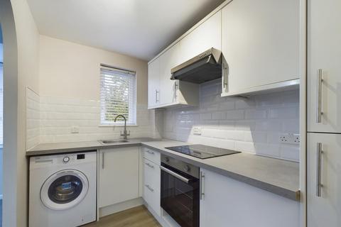 2 bedroom flat to rent, Redoubt Close, Hitchin SG4