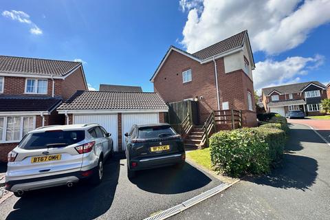 4 bedroom detached house for sale, Huskison Close, Oldbury B69