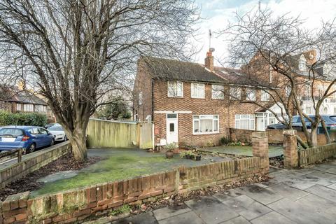 3 bedroom end of terrace house for sale, Nether Street, London N3