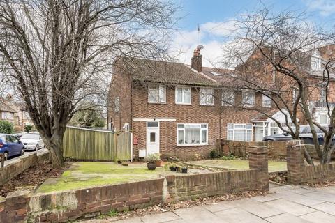 3 bedroom end of terrace house for sale, Nether Street, London N3