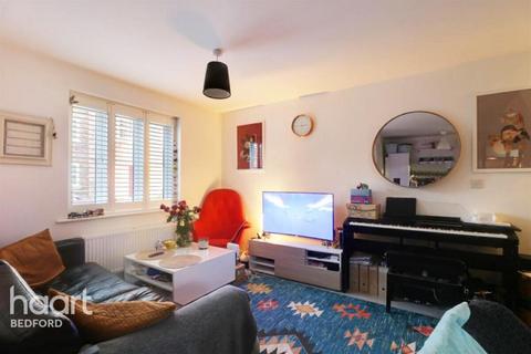 2 bedroom terraced house to rent, Baker Drive, Bedford