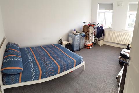 2 bedroom flat to rent, Colindeep Lane, London NW9