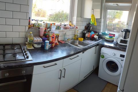 2 bedroom flat to rent, Colindeep Lane, London NW9