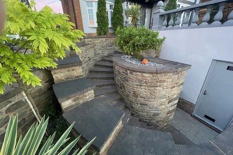 101 Cotwall End Road, Dudley, DY3 3YQ