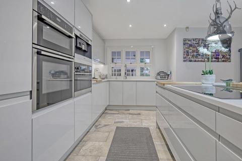 1, Lanterns Whitakers Way, Loughton, IG10 1SQ