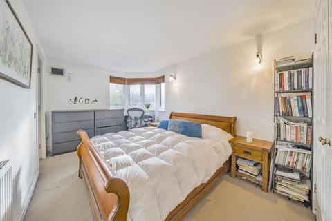 2 bedroom flat for sale, Lombard Road, Battersea