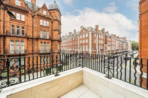 3 bedroom flat for sale, Green Street, London W1K