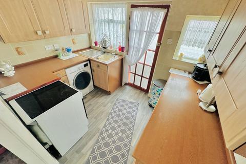 84 Ward Grove, Lanesfield, Wolverhampton, WV4 6PQ