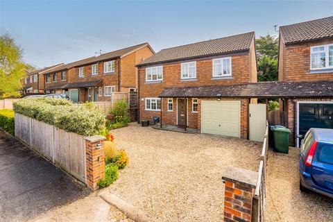 4 bedroom detached house to rent, Maybrook Gardens, High Wycombe HP13