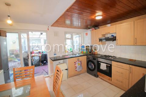 3 bedroom end of terrace house to rent, Erin Close Luton LU4 8ED