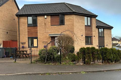 3 bedroom semi-detached house for sale, Roundwood Avenue, Ravenscliffe, Bradford