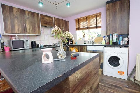 3 bedroom semi-detached house for sale, Roundwood Avenue, Ravenscliffe, Bradford