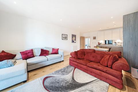 2 bedroom flat for sale, Gullivers Walk, Harbourside Court, SE8