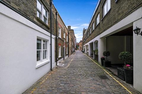 2 bedroom mews to rent, Chapel Side, W2