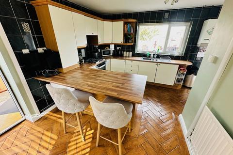 9 Brough Close, Lanesfield, Wolverhampton, WV4 6LT