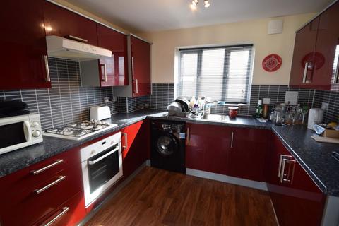 2 bedroom flat to rent, Watkins Way, Bideford, Devon