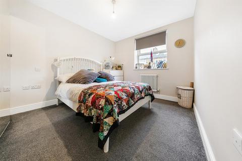 2 bedroom flat to rent, 69 Crawthew Grove, London