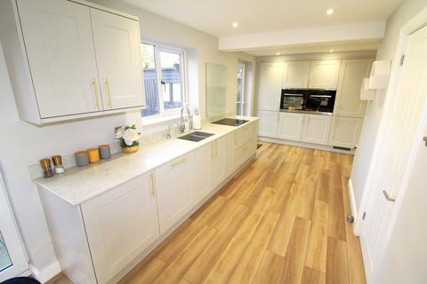 17 Bosworth Close, Woodsetton, Dudley, DY3 1BJ