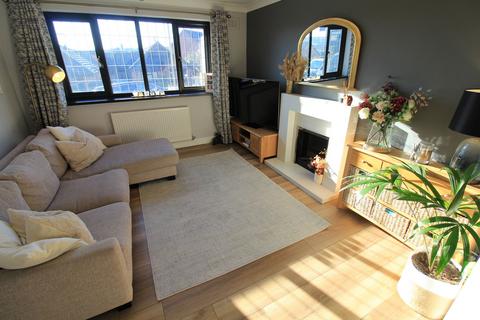 17 Bosworth Close, Woodsetton, Dudley, DY3 1BJ