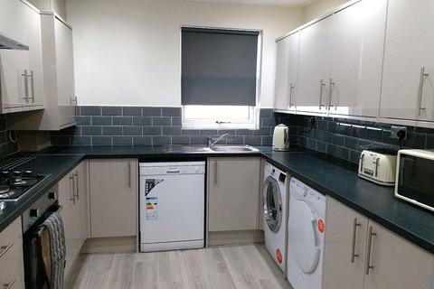 4 bedroom terraced house to rent, Romer Road, Liverpool