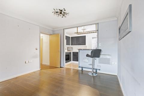 2 bedroom apartment for sale, International Way, Sunbury-on-Thames, Surrey, TW16