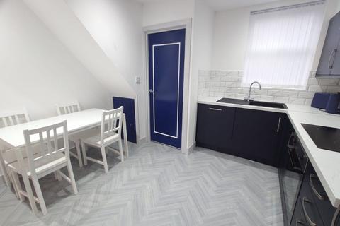 2 bedroom terraced house to rent, Macdonald Street, Liverpool