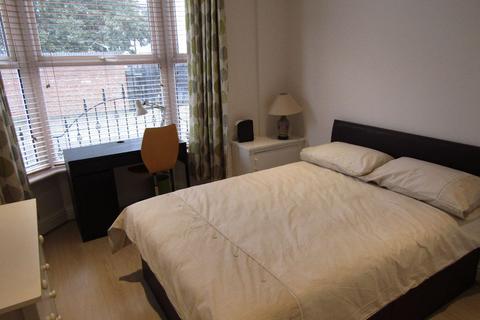 3 bedroom terraced house to rent, Odsey St, Kensington