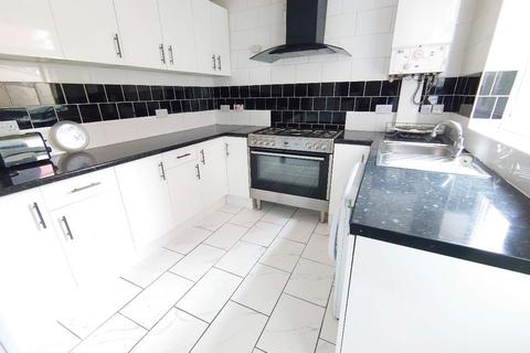 3 bedroom terraced house to rent, Halsbury Road, Kensington, Liverpool