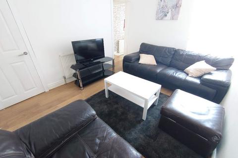 3 bedroom terraced house to rent, Finlay Street, Liverpool