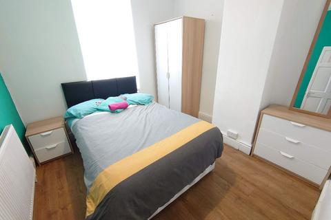 4 bedroom terraced house to rent, Connaught Road, Kensington Fields