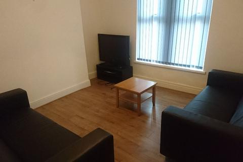 4 bedroom terraced house to rent, Connaught Road, Kensington Fields