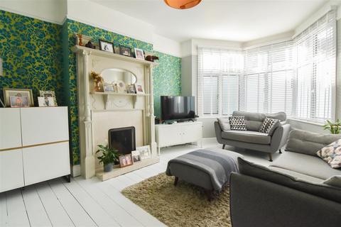 3 bedroom terraced house for sale, Dalmeny Avenue, London