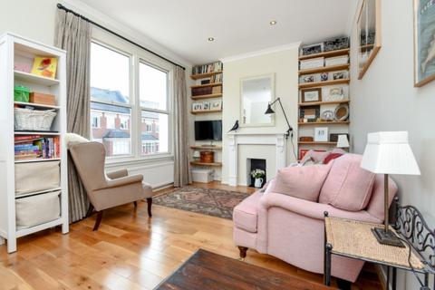 2 bedroom apartment to rent, Barnard Road London SW11