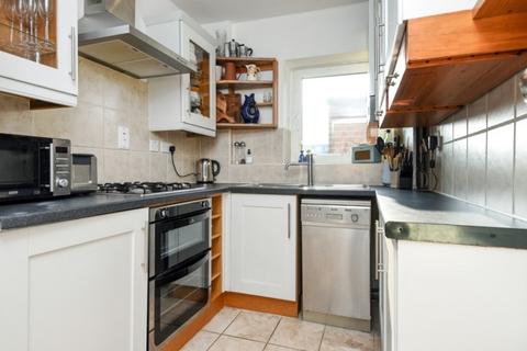 2 bedroom apartment to rent, Barnard Road London SW11