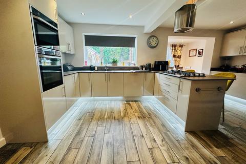 4 bedroom detached house for sale, Tanglewood Grove, Sedgley DY3