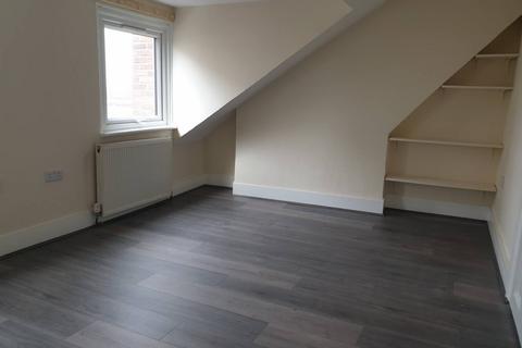 Studio to rent, Green Street, Upton Park, E13