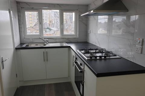 Studio to rent, Green Street, Upton Park, E13