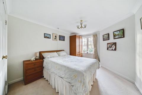 2 bedroom apartment for sale, Massetts Road, Surrey RH6