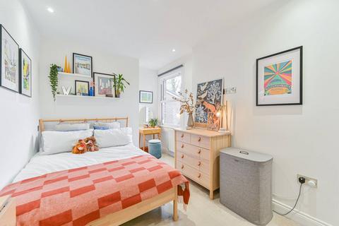 3 bedroom flat to rent, Knights Hill, West Norwood, London, SE27