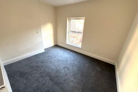 2 bedroom end of terrace house to rent, Barnsley Street, Hull HU8