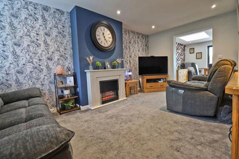 4 bedroom semi-detached house for sale, Hollycroft Crescent, Hinckley, Leicestershire, LE10 0HH