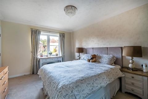 2 bedroom retirement property for sale, EMMELINE LODGE, LEATHERHEAD, KT22