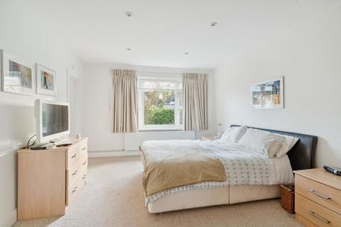 33 Bridle Road, Pinner, HA5 2SP