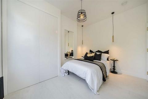 2 bedroom flat for sale, St. Margarets Road, London SE4