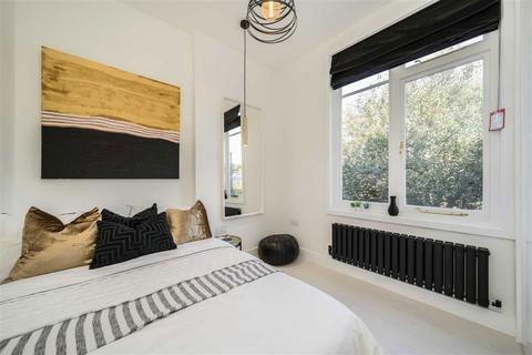 2 bedroom flat for sale, St. Margarets Road, London SE4