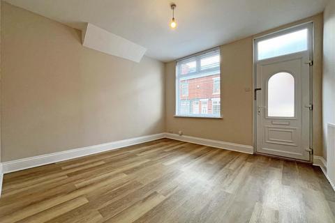 2 bedroom terraced house to rent, St. Albans Road, Nottingham NG5