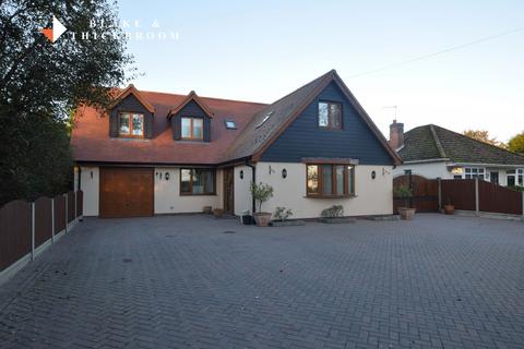 4 bedroom chalet for sale, St Johns Road, Clacton-on-Sea