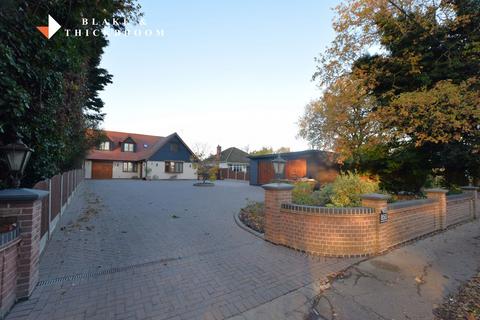 4 bedroom chalet for sale, St Johns Road, Clacton-on-Sea